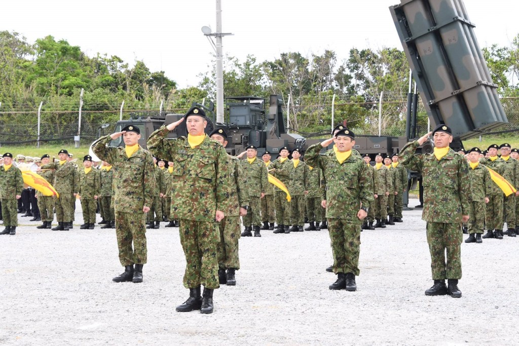 Deputy Defense Minister Oniki attended the formation ceremony for the 7th Surface-to-Ship Missile Regiment at the Katsuren Garrison of the Japan Ground Self-Defense Forces. (Photo by JSGDF)
