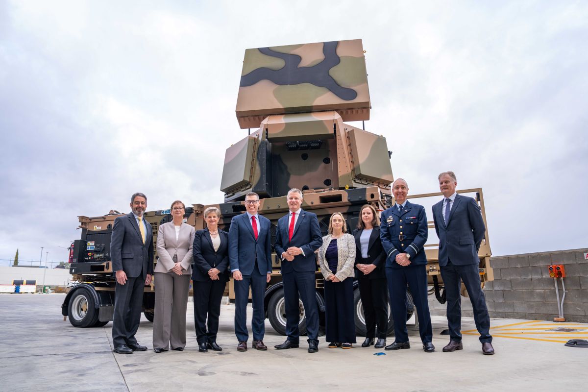 Image L-R: Alan Clements, AM CSC, Chief Executive Officer CEA Technologies, Nadine Williams, Interim National Armaments Director, Joycelyn Morton, Chair CEA Technologies, Australian Minister for Defence Industry Pat Conroy, UK Minister for Defence Readiness and Industry Luke Pollard, Avril Joliffre, Director General International, National Armaments Director Group, Corry Neale, CEO Australia, QinetiQ, Air Vice-Marshal Nussio, Craig Hill, CEA Engineering Development Manager.