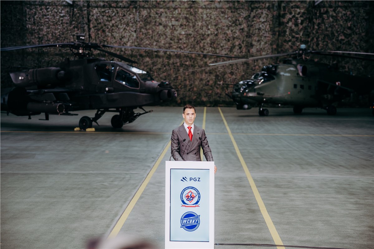 WZL-1, WCBKT and Boeing sign offset agreements to support Poland’s AH-64E Apache helicopter fleet. (Photo by Boeing)