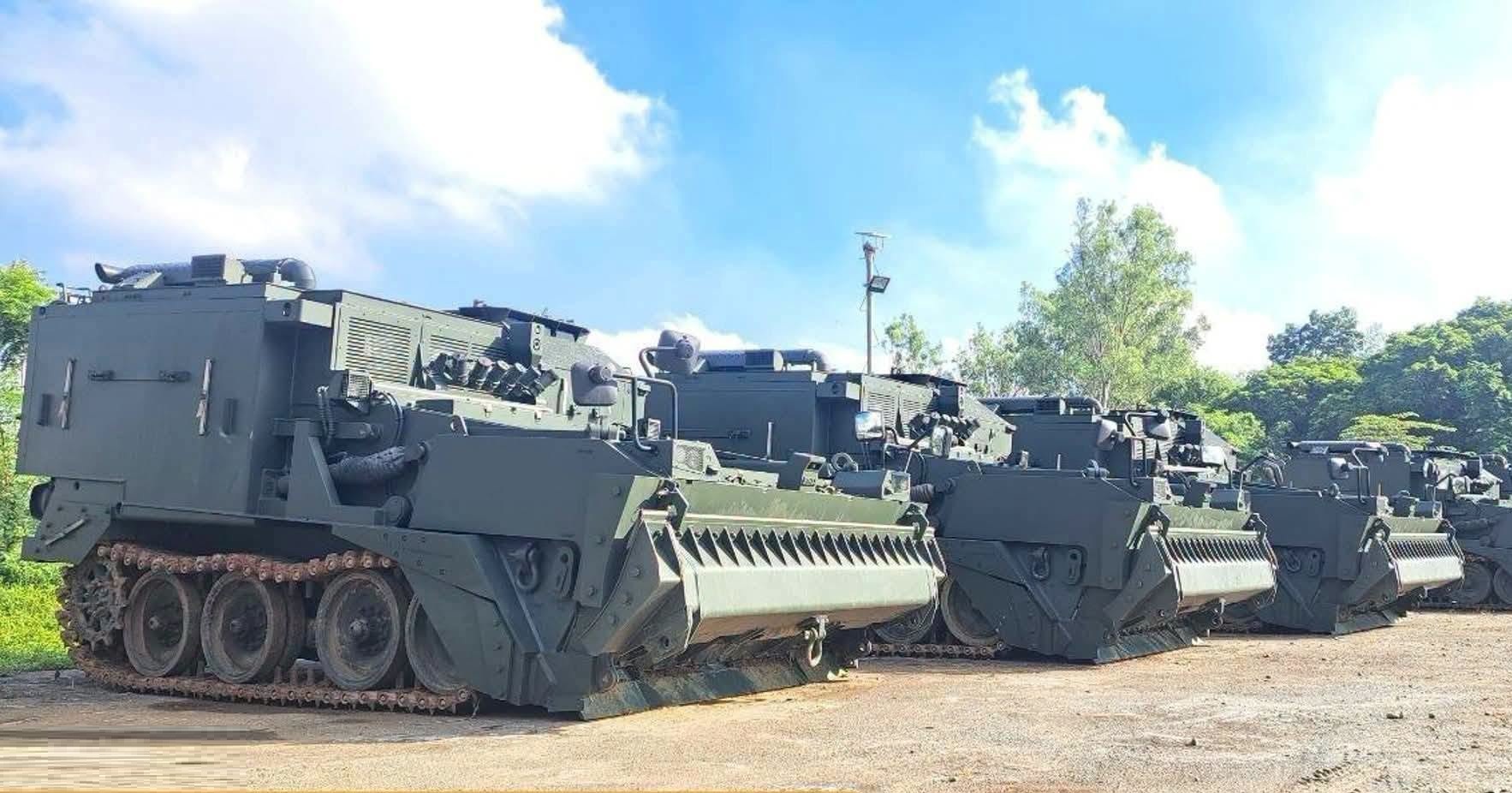 Pilippine Army Receives Six FNSS Kunduz Armored Combat Earthmovers